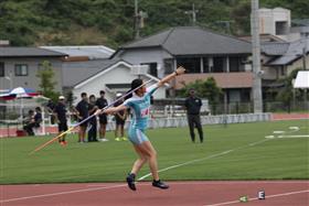 女子やり投げ