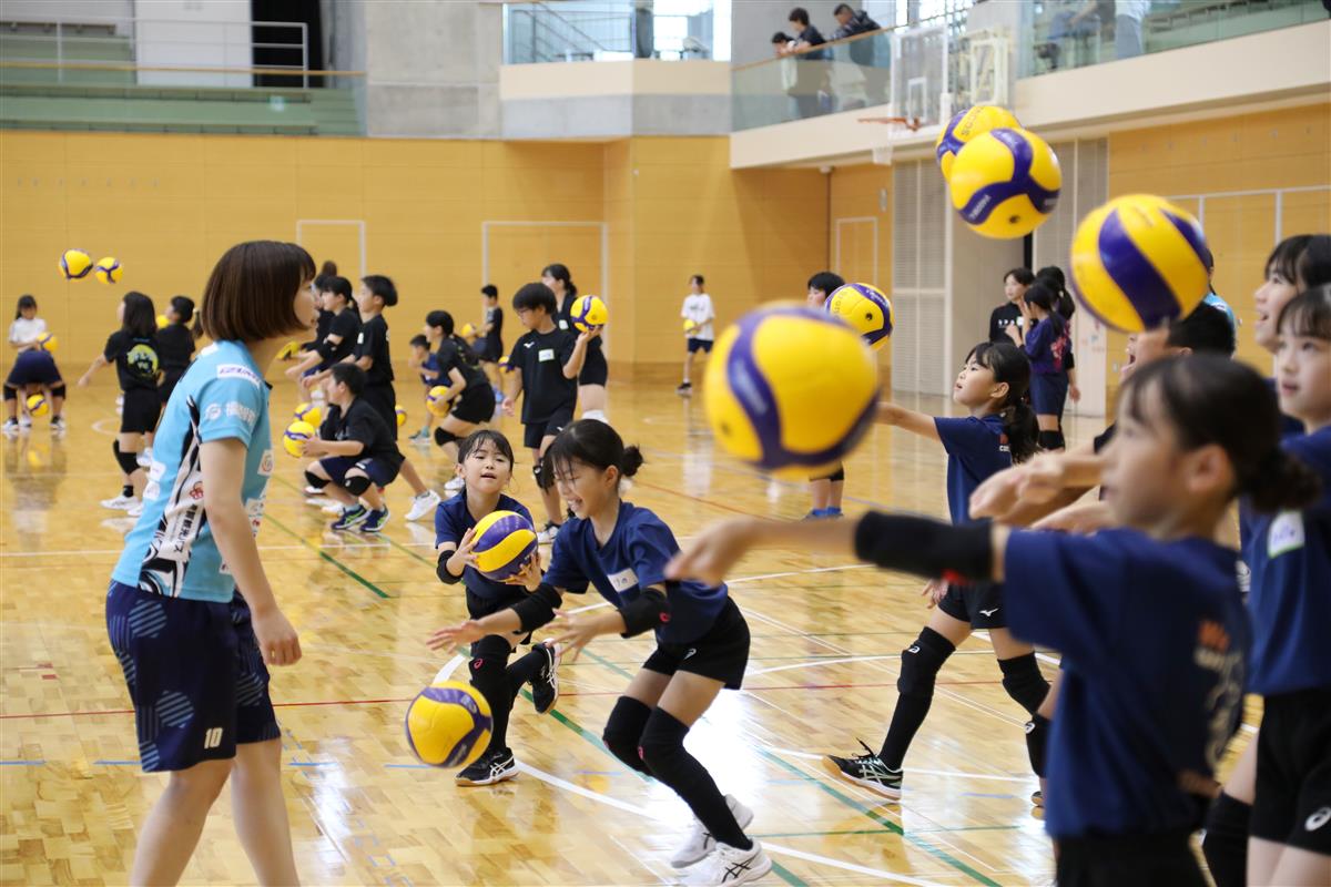 女子Vリーグ「カノアラウレアーズ福岡」によるバレーボール教室を開催しましたの画像