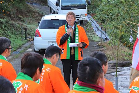 ポンカン部長の上小手栄一さん