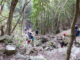 登ります