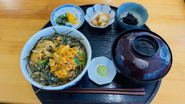うに丼の画像