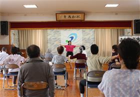 椅子に用いたエアロビクス