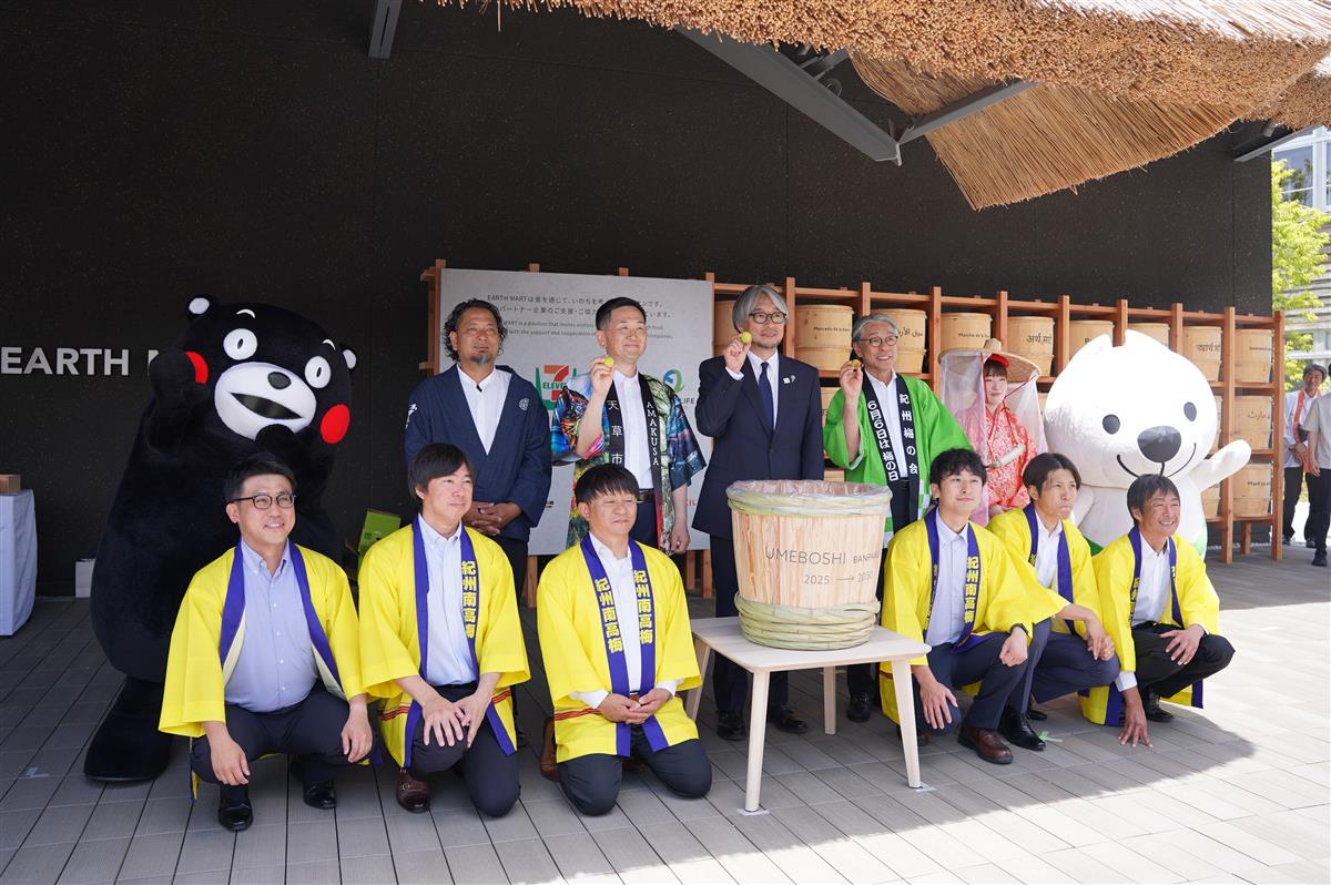 大阪・関西万博で「天草の塩」を使った”万博漬け”の公開作業が行われました！の画像