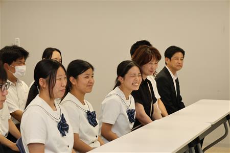 満面の笑みを浮かべる山下部長