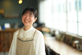 山崎翔子氏
