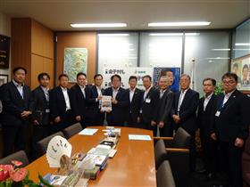 金子衆議院議員へ要望書を手交