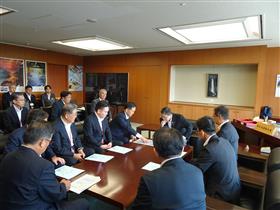 古川国土交通副大臣へ要望事項を説明