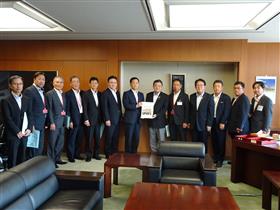 古川国土交通副大臣へ要望書を手交