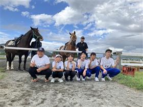 乗馬公園で記念撮影