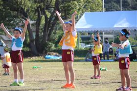 深見保育園園児によるかわいらしいダンス