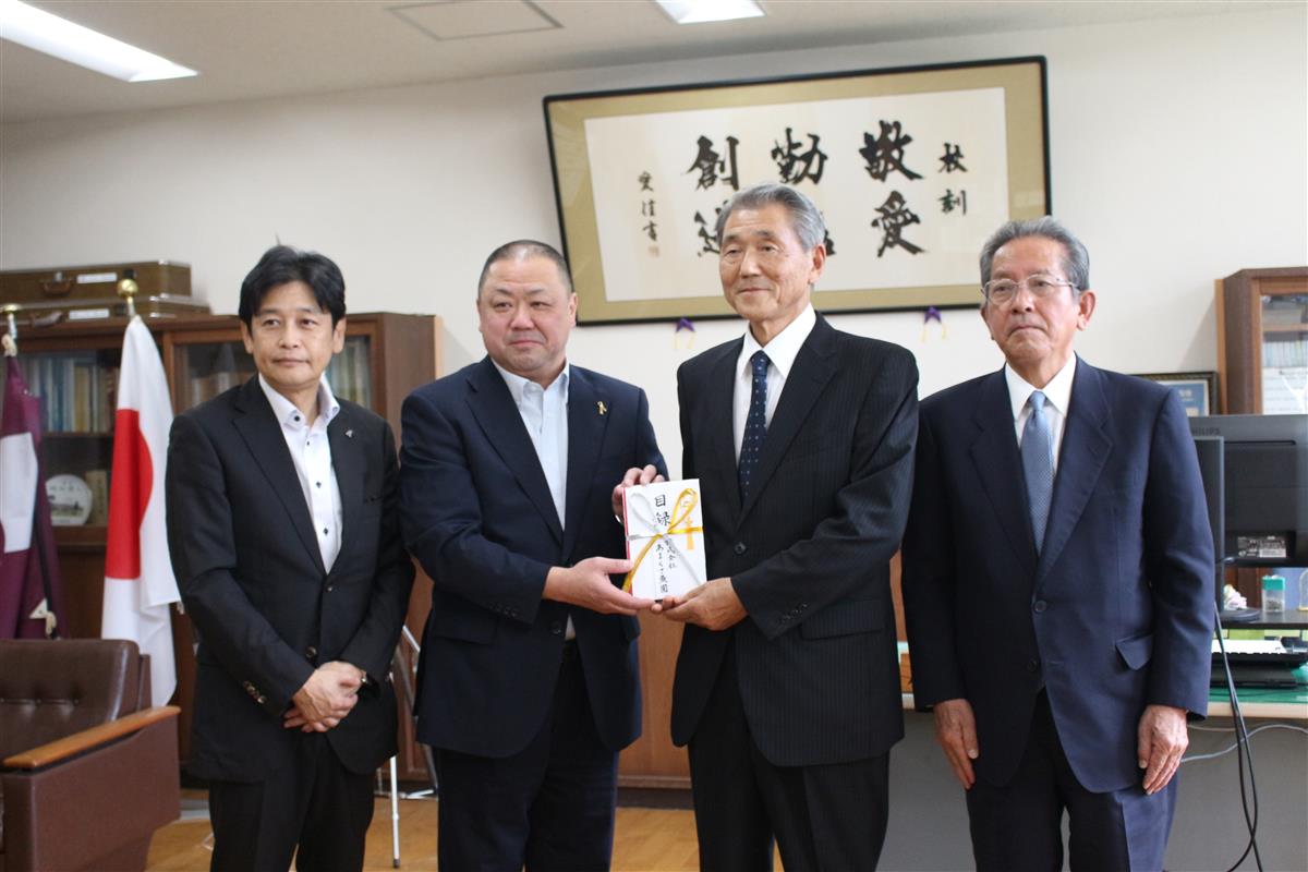 牛深高校フェリー通学者助成寄付金贈呈式の画像