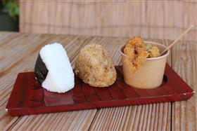 コラボ商品：雑節と牛深の塩おにぎり＆牛深産の白身魚とヒオウギ貝、野菜の揚げ物セット