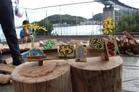 一輪挿しづくり　家族みんなで作りました