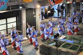 牛深高等学校郷土芸能部による牛深ハイヤ踊り