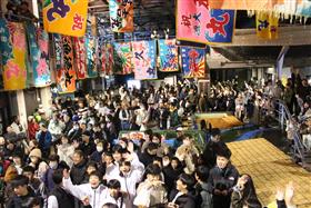 お楽しみ抽選会のようす