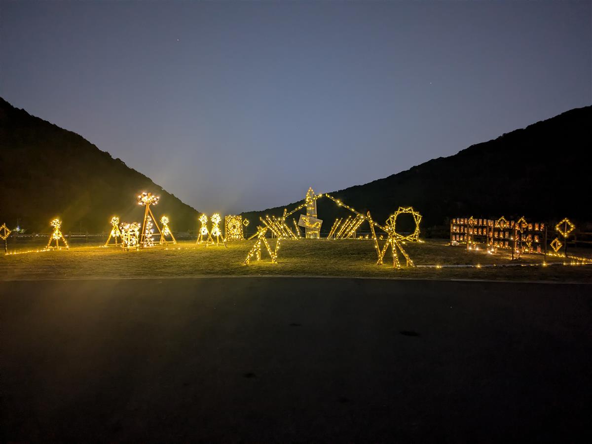 竹灯籠イルミネーション点灯中の画像