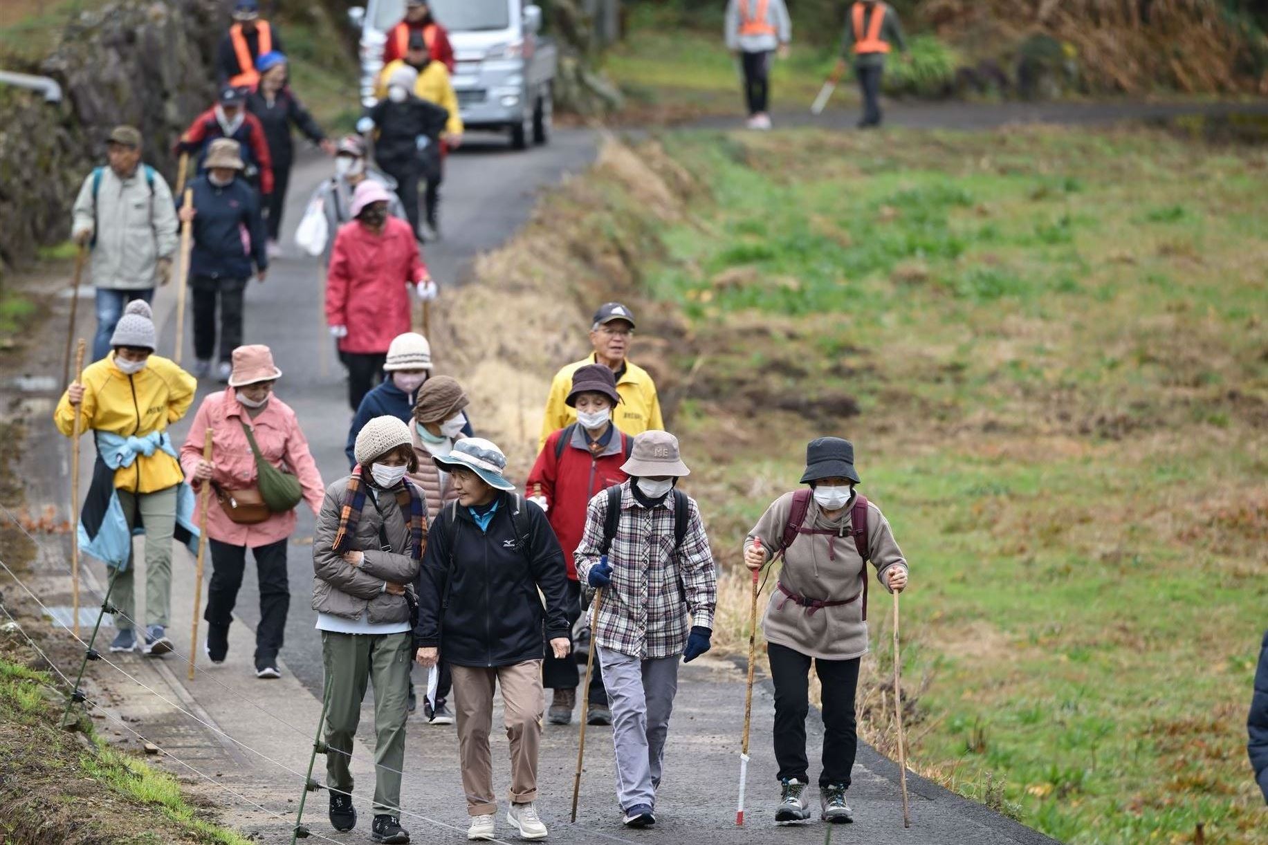 浦城跡に向かって