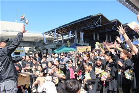 餅投げ・お菓子投げ