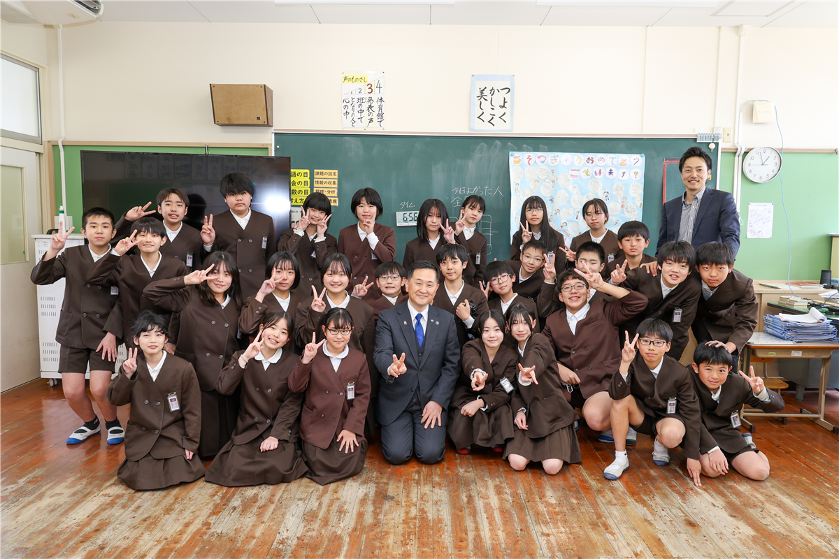 本渡南小学校でふれあい給食の画像