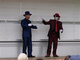 ナニコレ劇団のパフォーマンス