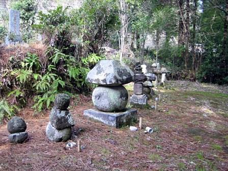 亀川古寺古塔群の画像