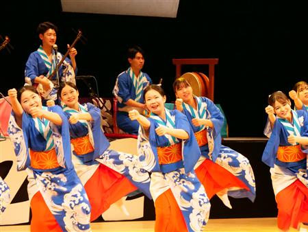 牛深高等学校郷土芸能部による舞台踊り