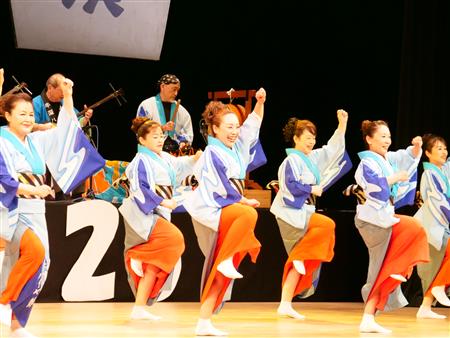 牛深ハイヤ保存会による舞台踊り