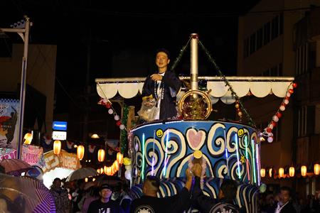 豪快でハイヤ通りを華やかにした花車