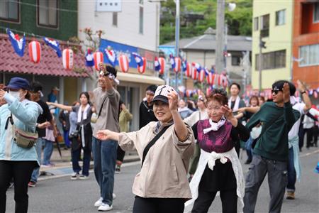 飛び入り丸による踊り