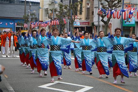 牛深ハイヤ保存会による踊り