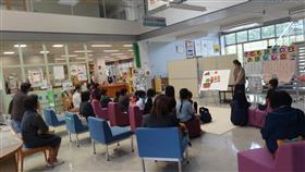 河浦図書館のようす