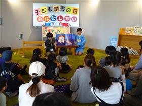 中央図書館のようす