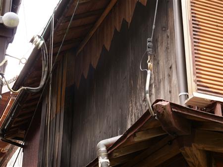 昔ながらの家の模様「だんだら模様」を発見