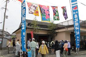 恵比須様へ参拝する