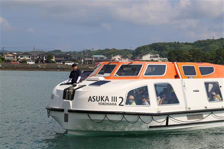 小型船で上陸