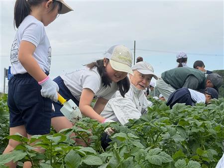 畑の除草作業(５月中旬)