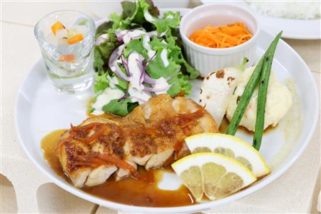 スイーツだけでなくお肉料理も
