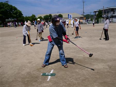 大人も負けまいと一生懸命プレーします