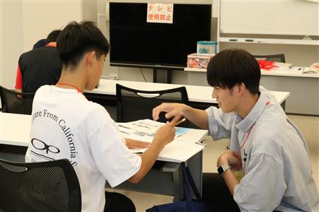 大学生が中学生の学習をサポート