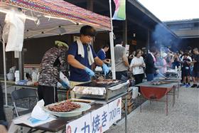 (3)ぷりぷりのイカ焼き、美味しいよ！