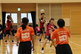 バックステップでパス