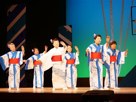 葵流椿会による天草小唄の踊り