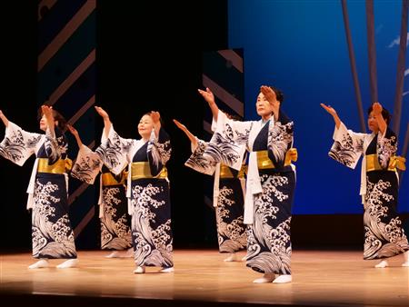天草小唄踊ろう会による踊り