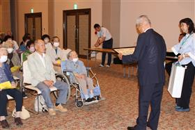 R8敬老会01