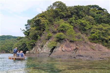 伝馬舟櫓漕ぎ体験と地層観察