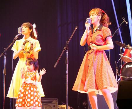 衣装を着て楽曲に合わせダンスを披露♪