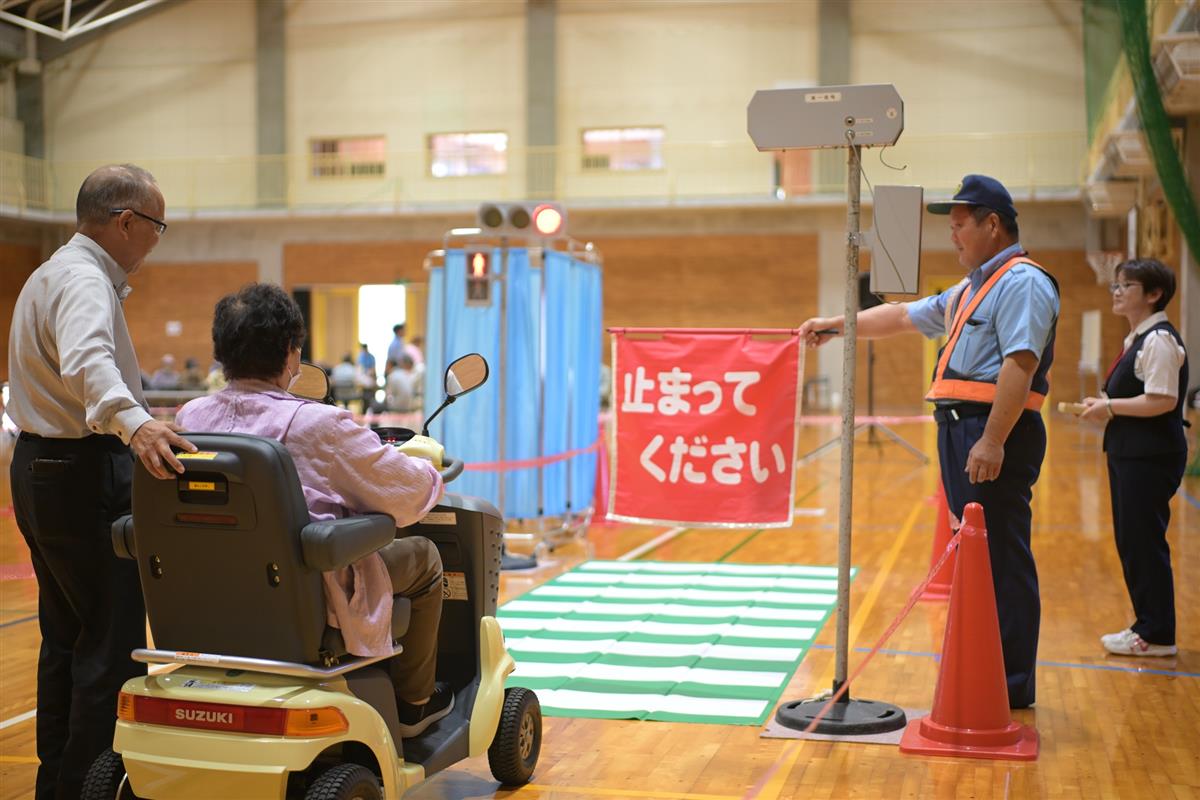 シニアカー体験中の画像