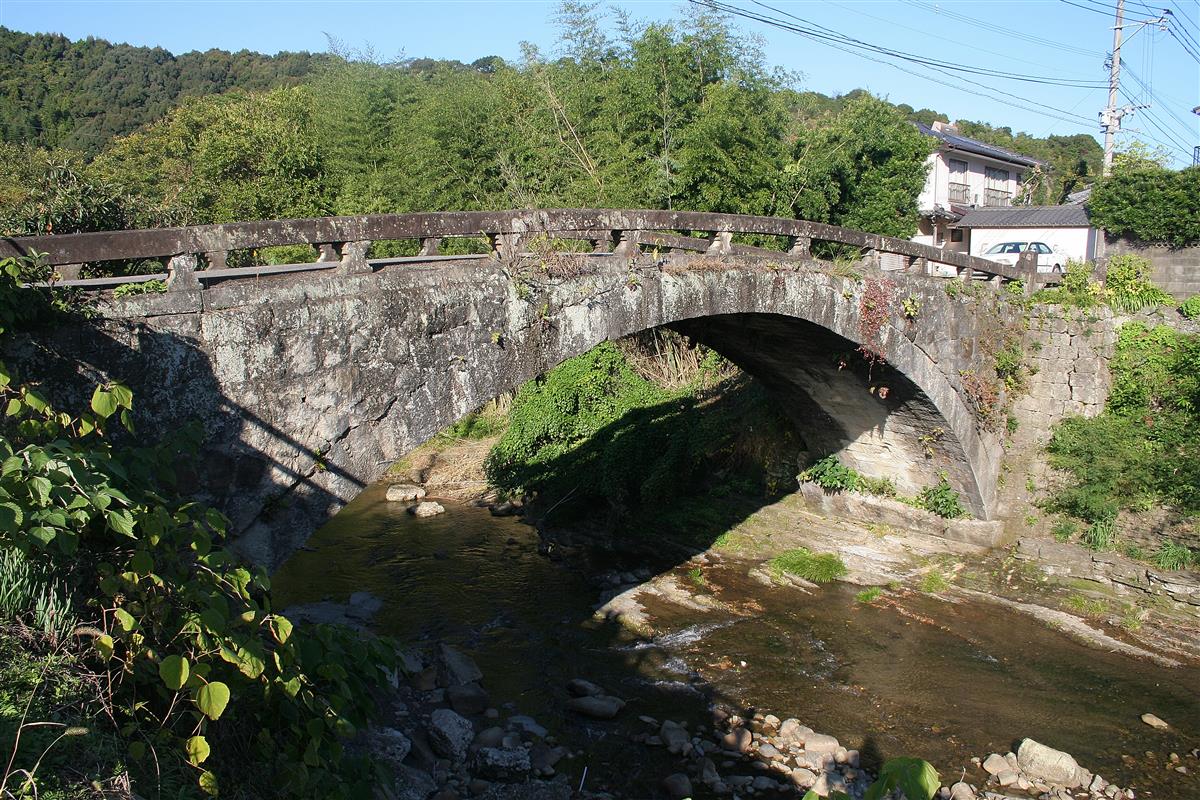 市の瀬橋と石碑の画像